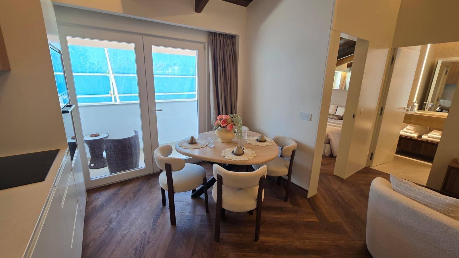 Dining to the balcony
